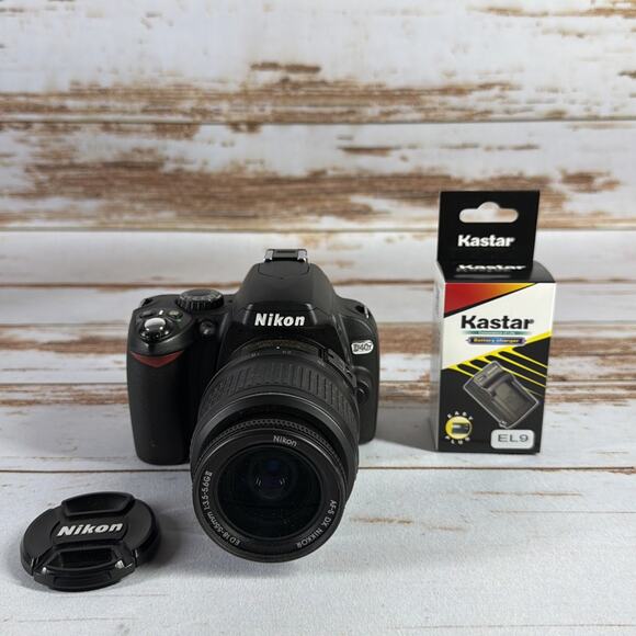 Nikon D40x 10.2MP DSLR Camera w/ 18-55mm Lens Bundle Shutter Count 1875 - Picture 1 of 7